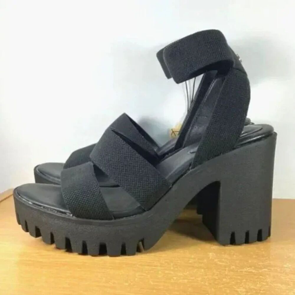 Size: 9 1/2 . Lug Block 4" Heel Sandals .. TRP Outsole . Textile Upper - Picture 9 of 10